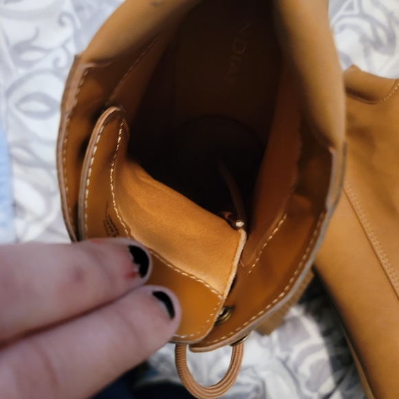 Tan boots - Picture 4 of 4